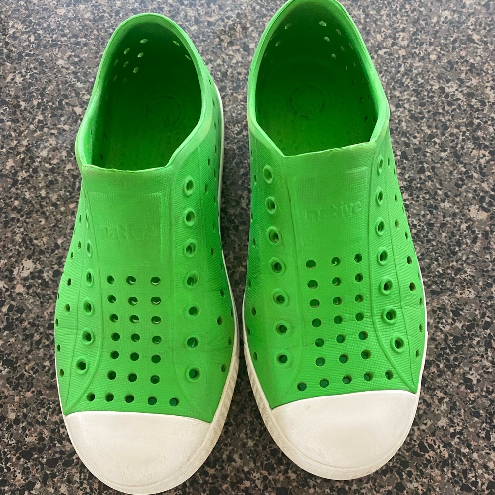 Green native shoes kids size 1